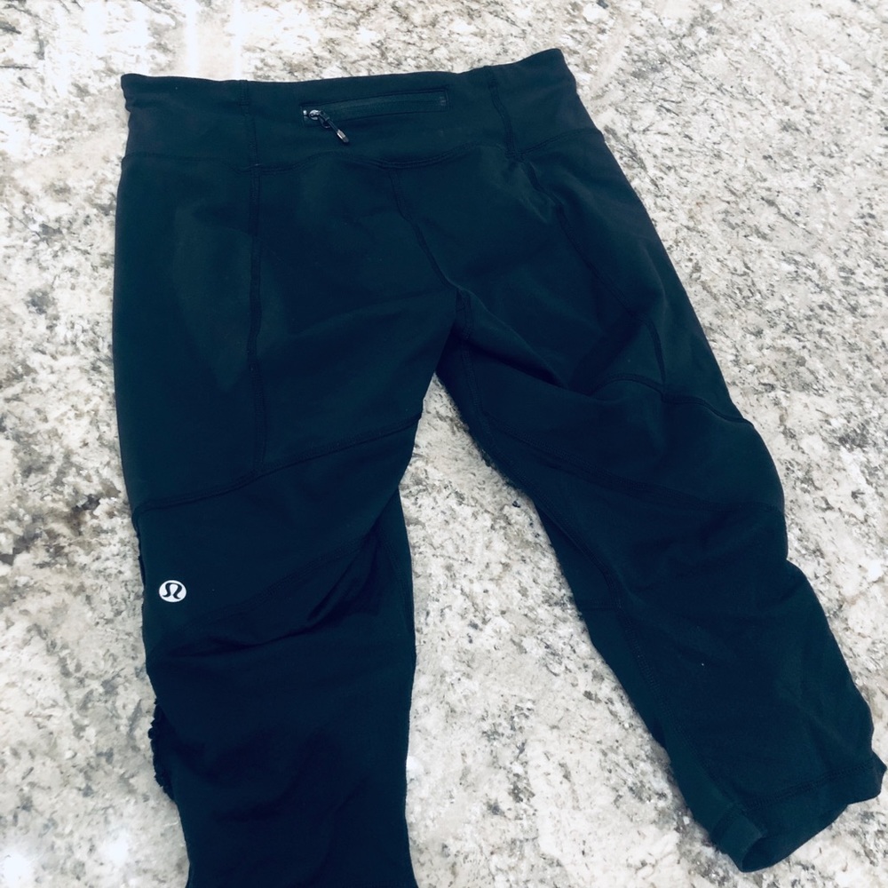 Lululemon Athletica Black yoga capri tights